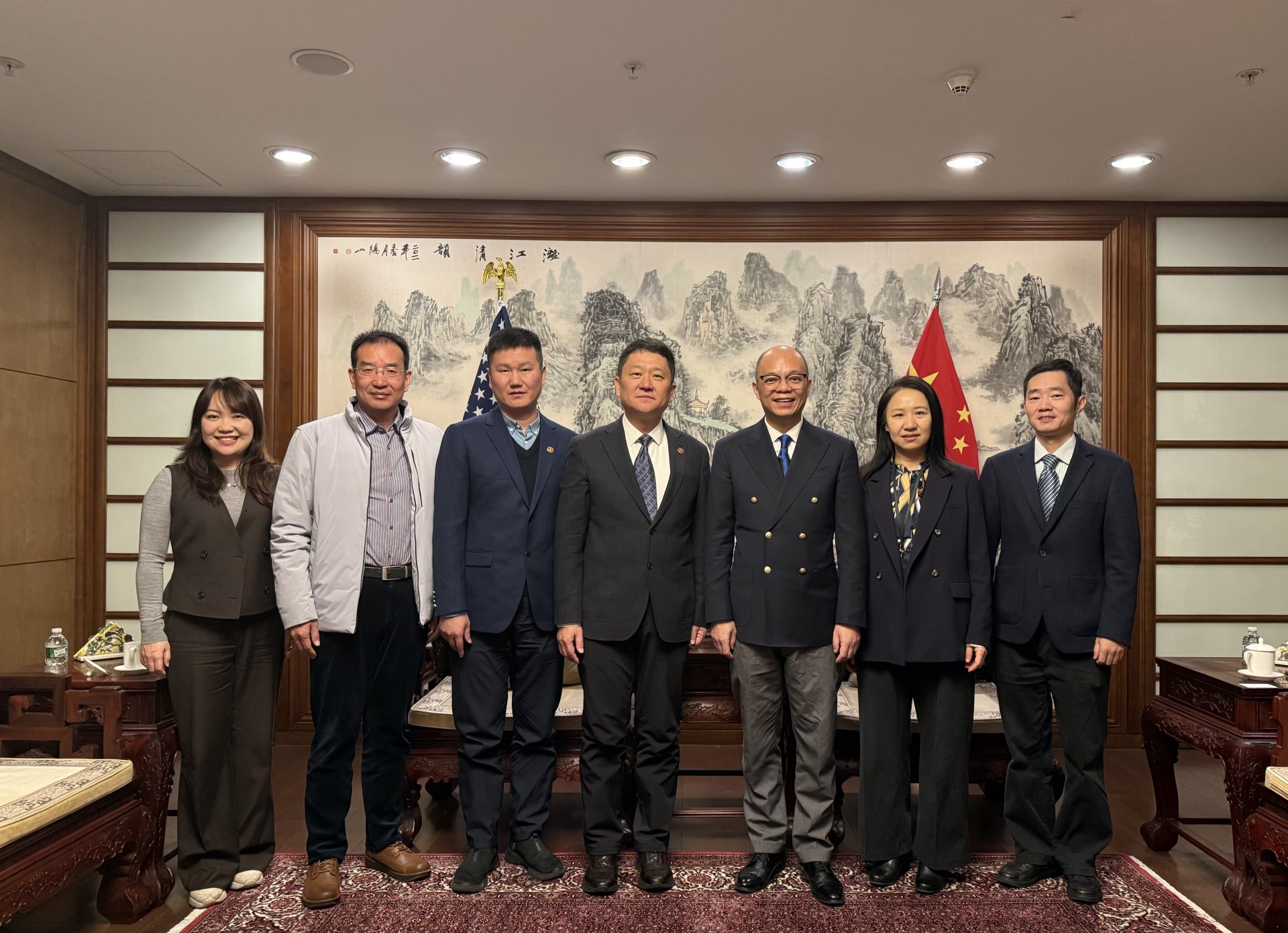 先后到访加州大学河滨分校